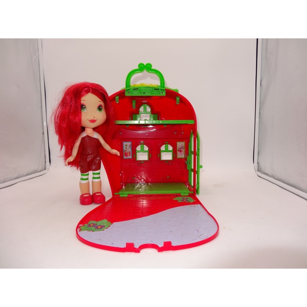 Strawberry‎ Shortcake Carry Case Dollhouse Vintage Style Playset House & Doll 8"